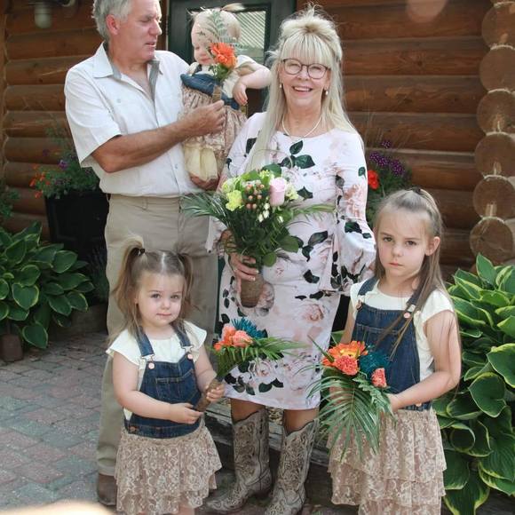 Meet your Posher, Kenda - Picture 1 of 1